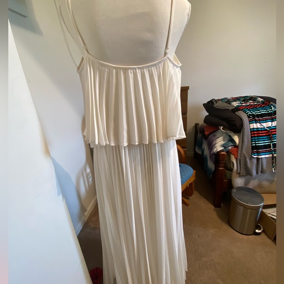 DaniCollection white/cream dress, size large - Picture 2 of 5